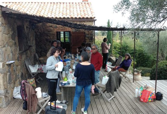 Atelier de fabrication de produits d'entretien écologiques